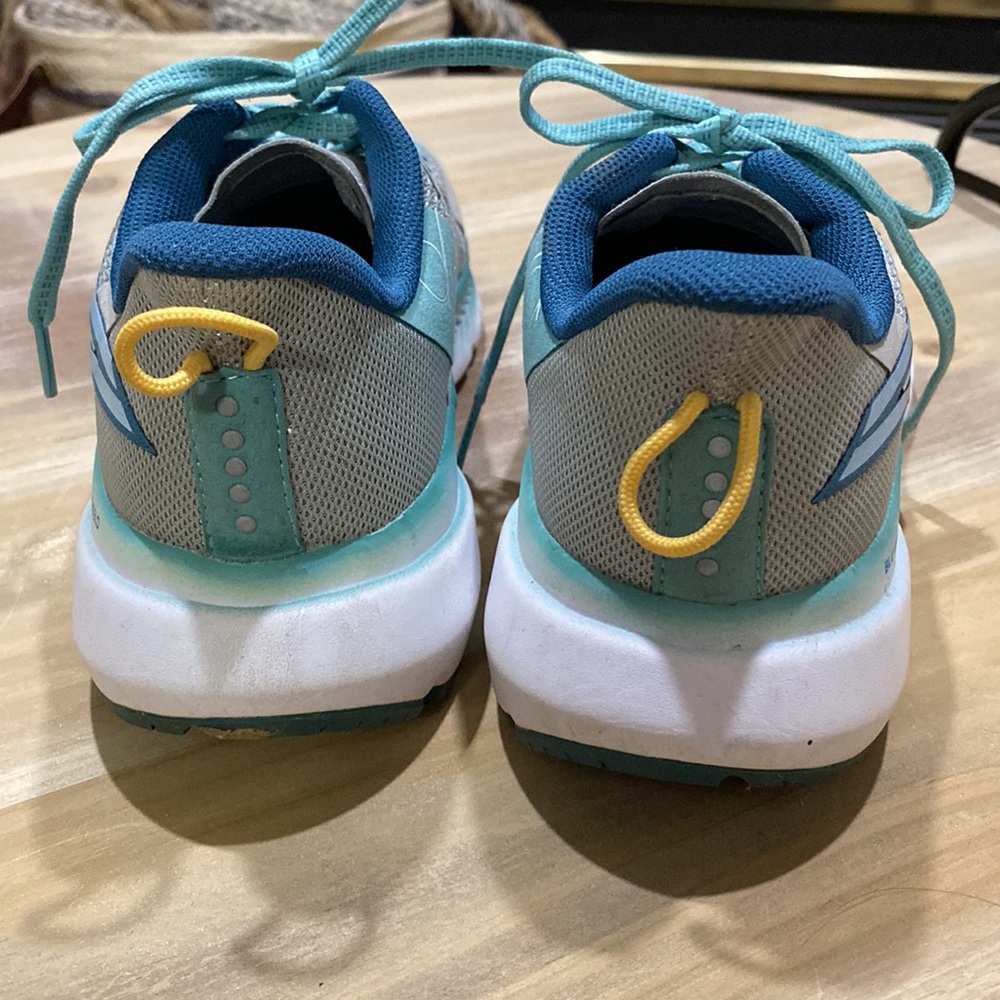Diadora Mythos Blushield Volo 4 Women's, size 6.5 - Picture 3 of 7